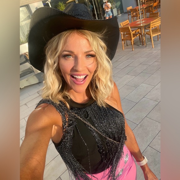 Meet your Posher, Erin - Picture 1 of 1